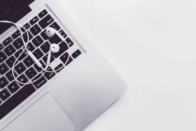 Britische Tech-Kritik: Vergleich erfolgreicher Tech-Kanäle